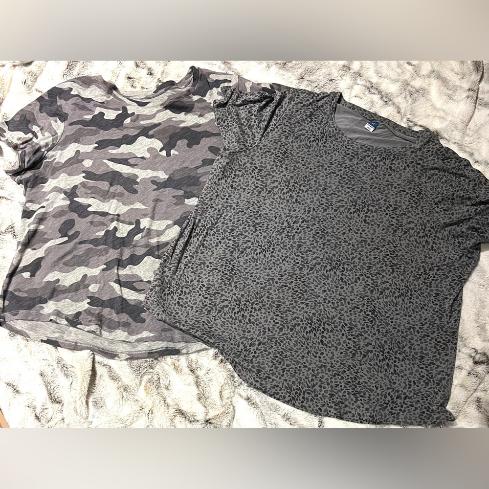 Old Navy Dark Gray Leopard Short Sleeve Tee + Camo set of 2 XXL